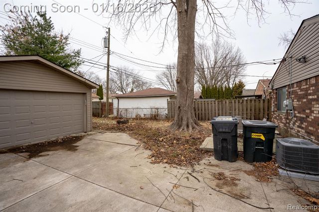 39435 Prentiss Street, Harrison Twp, MI 48045
