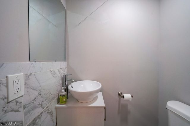56 Woodside Rd, Maplewood Twp., NJ 07040