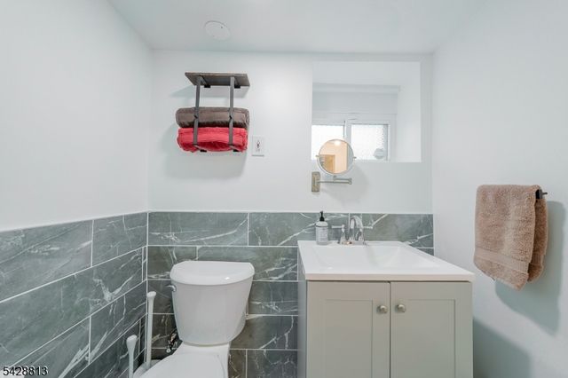56 Woodside Rd, Maplewood Twp., NJ 07040