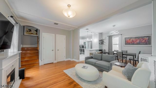 56 Woodside Rd, Maplewood Twp., NJ 07040