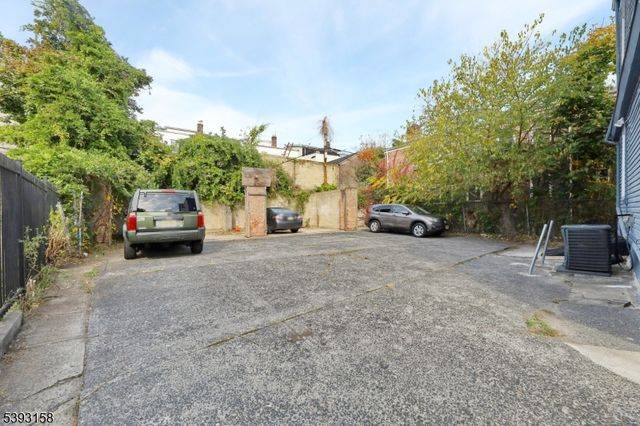 349 Osborne Ter, Newark City, NJ 07112