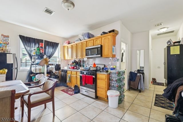 349 Osborne Ter, Newark City, NJ 07112