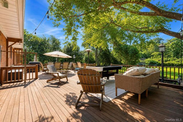 5 Reinhardt Court, Blue Point, NY 11715