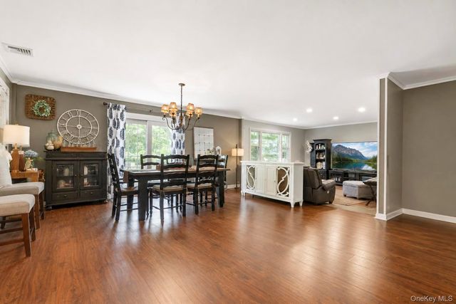 5 Reinhardt Court, Blue Point, NY 11715