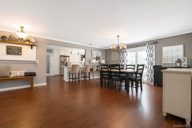 5 Reinhardt Court, Blue Point, NY 11715