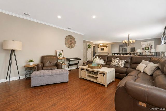 5 Reinhardt Court, Blue Point, NY 11715