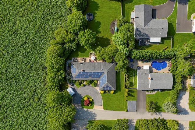 5 Reinhardt Court, Blue Point, NY 11715