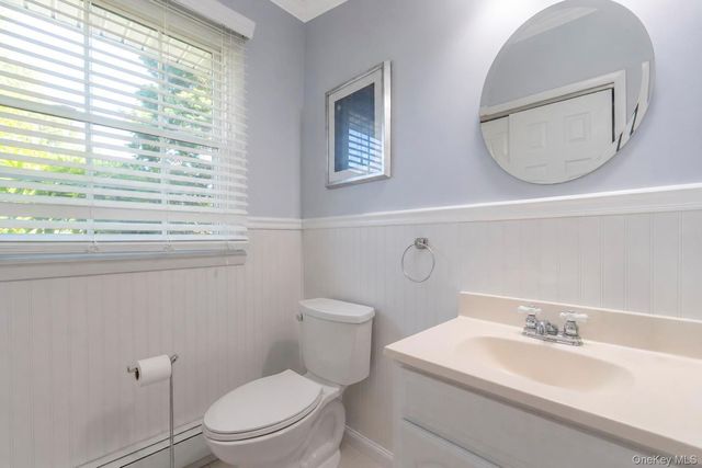 5 Reinhardt Court, Blue Point, NY 11715