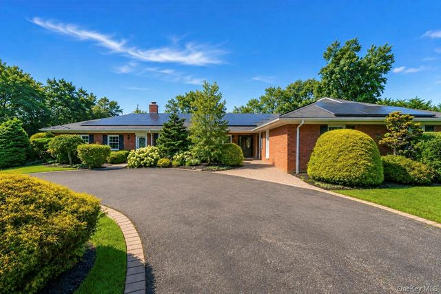 5 Reinhardt Court, Blue Point, NY 11715