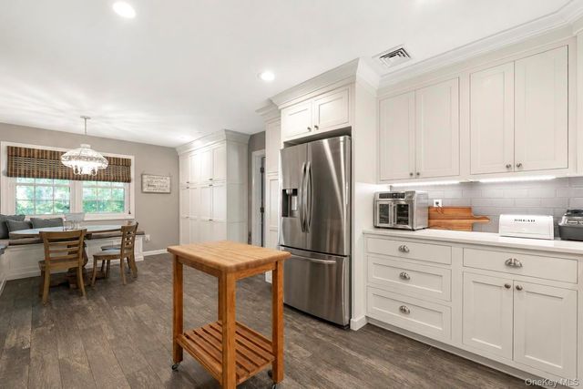 5 Reinhardt Court, Blue Point, NY 11715