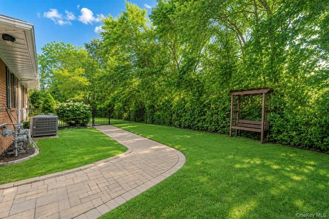 5 Reinhardt Court, Blue Point, NY 11715