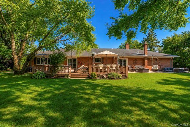 5 Reinhardt Court, Blue Point, NY 11715