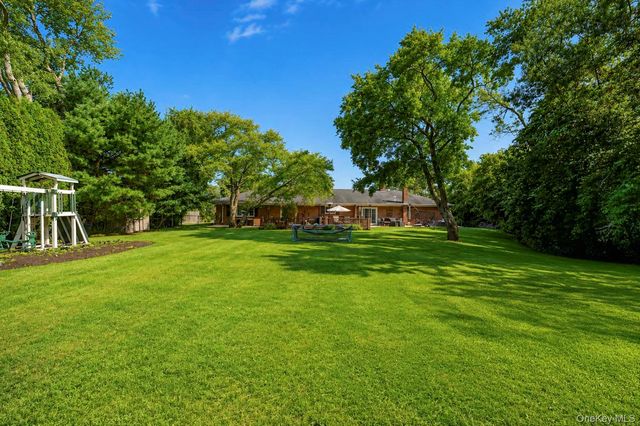 5 Reinhardt Court, Blue Point, NY 11715
