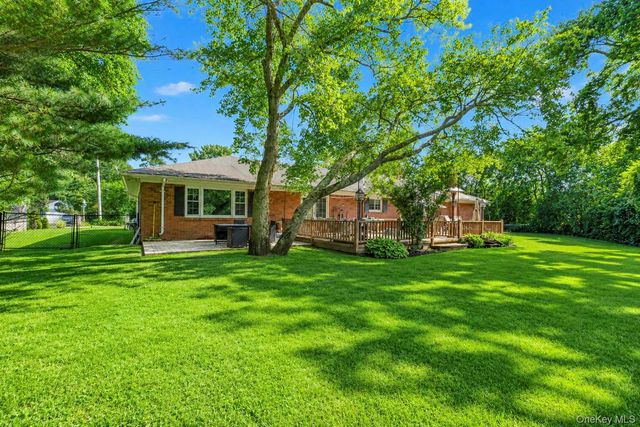 5 Reinhardt Court, Blue Point, NY 11715