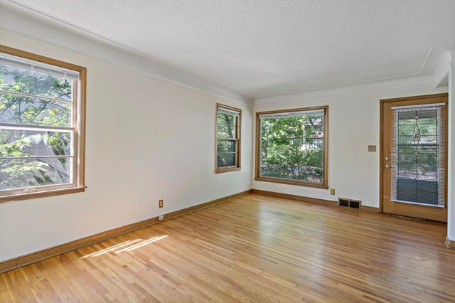 2549 35th Avenue S, Minneapolis, MN 55406