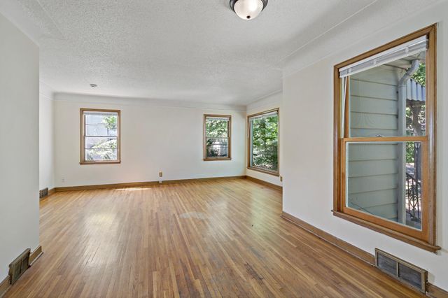 2549 35th Avenue S, Minneapolis, MN 55406
