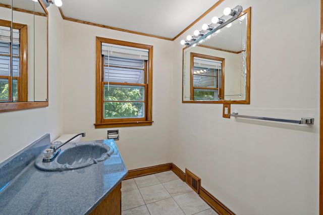 2549 35th Avenue S, Minneapolis, MN 55406