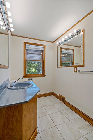 2549 35th Avenue S, Minneapolis, MN 55406