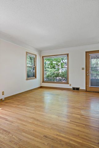 2549 35th Avenue S, Minneapolis, MN 55406