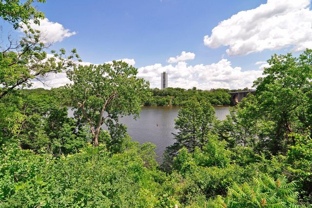 2549 35th Avenue S, Minneapolis, MN 55406