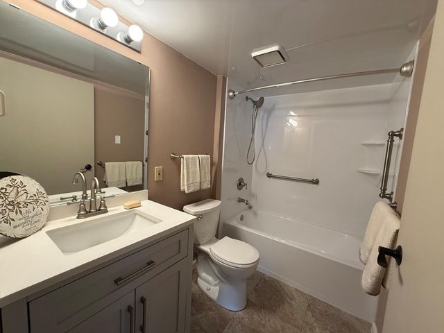 2601 Kenzie Terrace 528, Saint Anthony, MN 55418