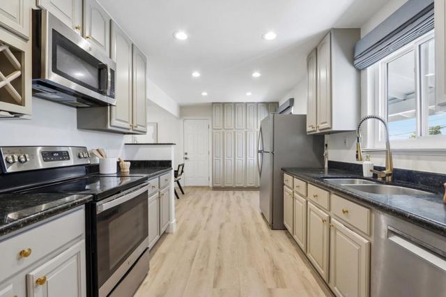 2704 Brittan Avenue, San Carlos, CA 94070