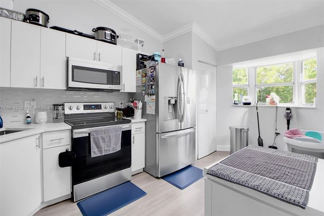 2125 NW 77th Way 203, Pembroke Pines, FL 33024