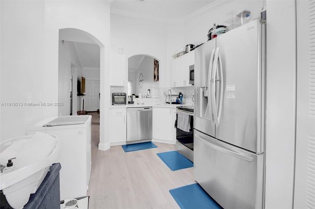 2125 NW 77th Way 203, Pembroke Pines, FL 33024