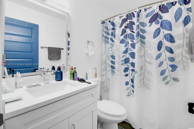 2125 NW 77th Way 203, Pembroke Pines, FL 33024