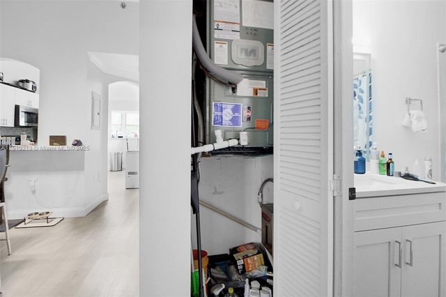 2125 NW 77th Way 203, Pembroke Pines, FL 33024