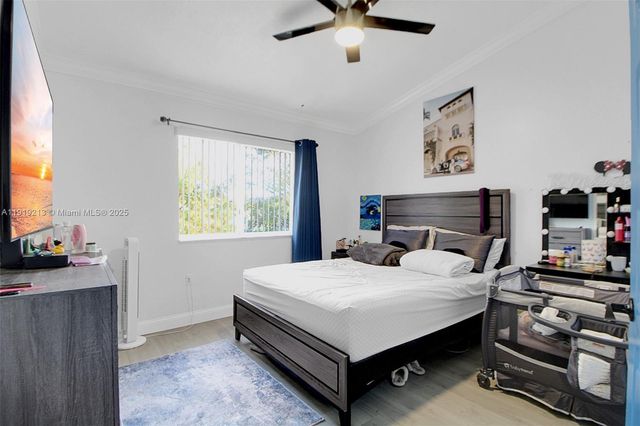 2125 NW 77th Way 203, Pembroke Pines, FL 33024