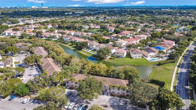 2125 NW 77th Way 203, Pembroke Pines, FL 33024