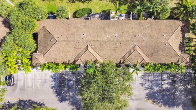 2125 NW 77th Way 203, Pembroke Pines, FL 33024