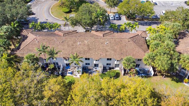 2125 NW 77th Way 203, Pembroke Pines, FL 33024