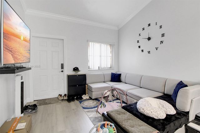 2125 NW 77th Way 203, Pembroke Pines, FL 33024