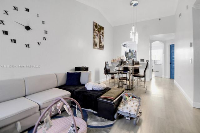 2125 NW 77th Way 203, Pembroke Pines, FL 33024