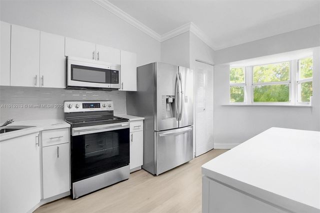 2125 NW 77th Way 203, Pembroke Pines, FL 33024