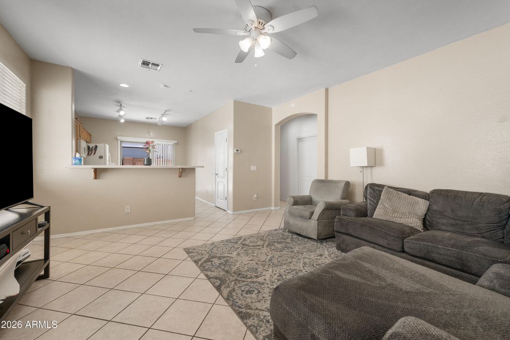 862 S COLONIAL Drive, Gilbert, AZ 85296 — photo 2