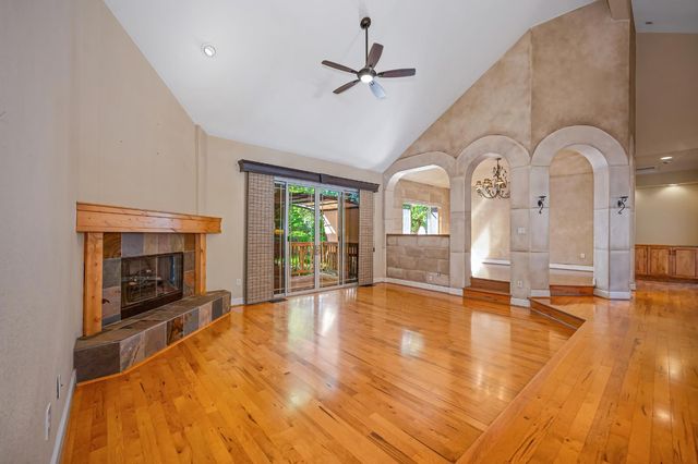 8626 Pershing Ave, Fair Oaks, CA 95628