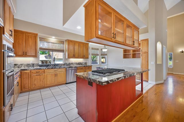 8626 Pershing Ave, Fair Oaks, CA 95628