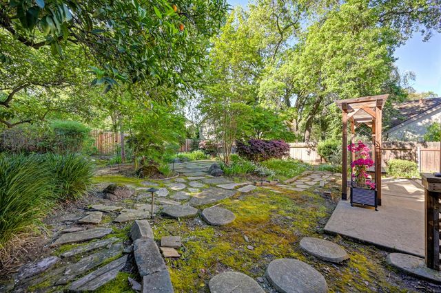 8626 Pershing Ave, Fair Oaks, CA 95628