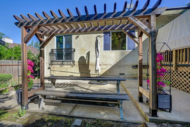 8626 Pershing Ave, Fair Oaks, CA 95628