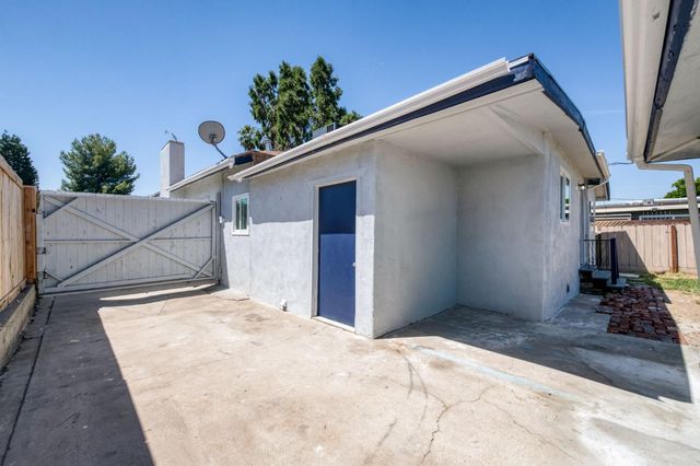 934 W Terrace Avenue, Fresno, CA 93705