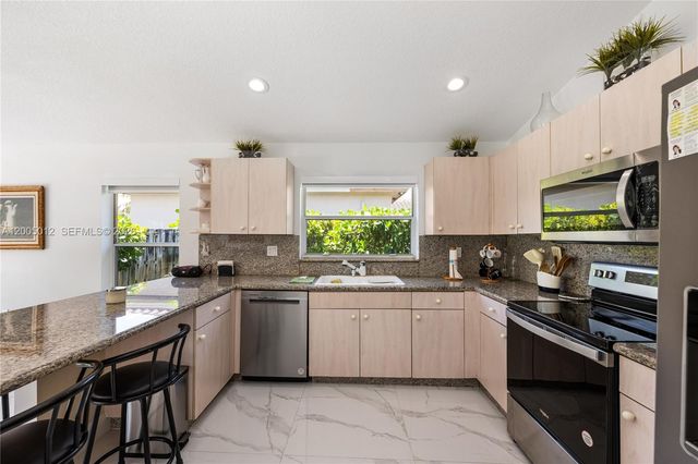 18510 NW 23rd St, Pembroke Pines, FL 33029