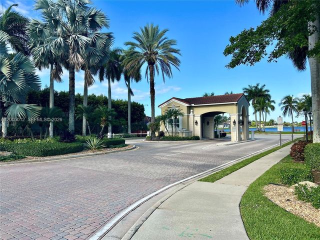 18510 NW 23rd St, Pembroke Pines, FL 33029