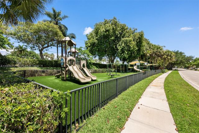 18510 NW 23rd St, Pembroke Pines, FL 33029