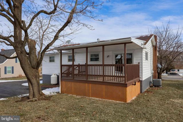 355 E FULTON ST, Ephrata, PA 17522