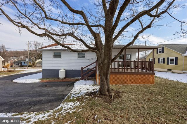 355 E FULTON ST, Ephrata, PA 17522