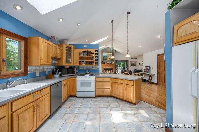 10714 Stoneridge Drive, Shelbyville, MI 49344