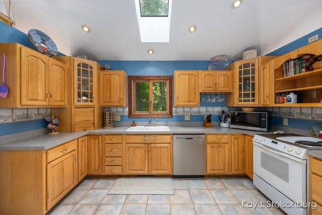 10714 Stoneridge Drive, Shelbyville, MI 49344